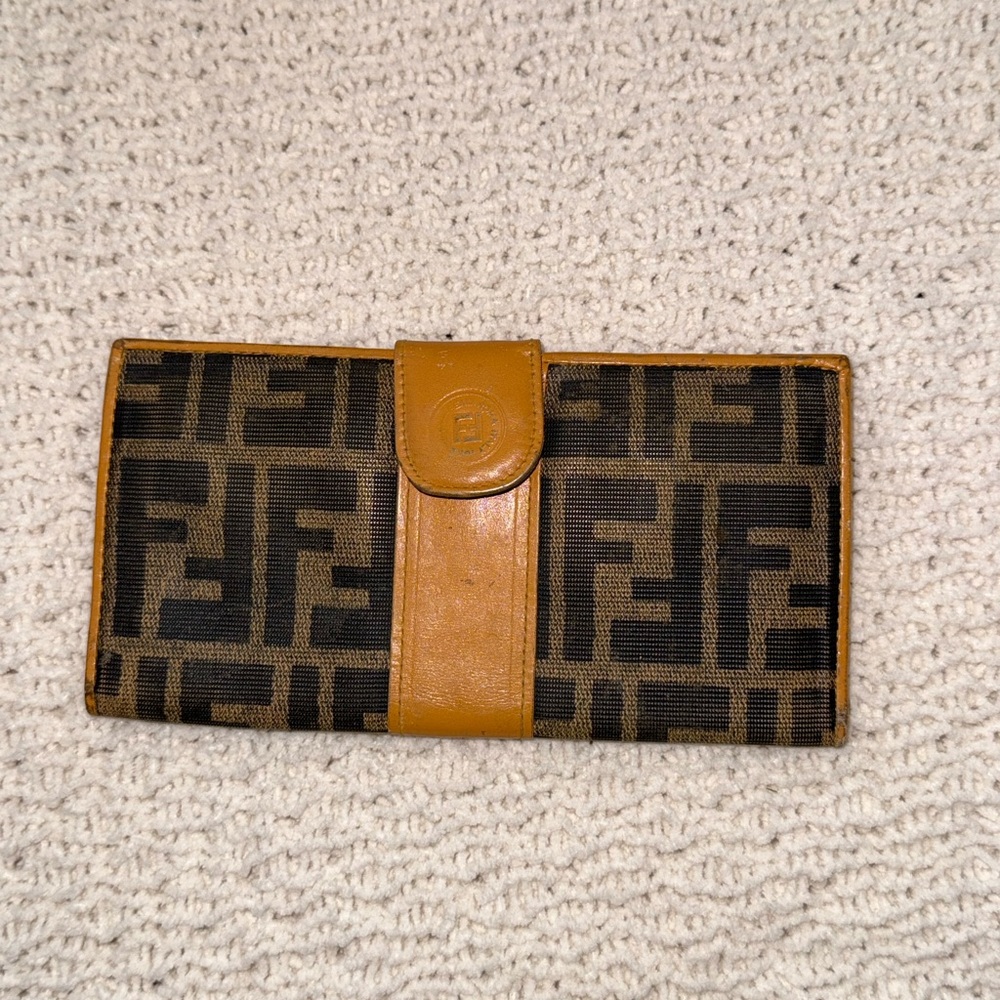 Fendi - Picture 2 of 6